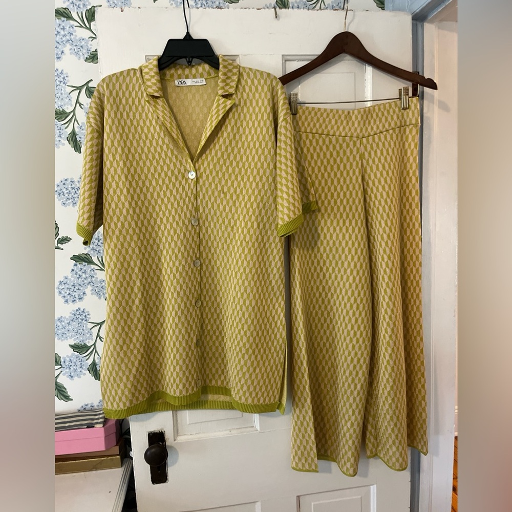 Zara blush and Green Geometric Knit Set